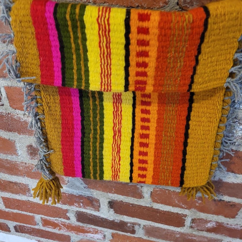 Bright woven hobo bag - Picture 3 of 7